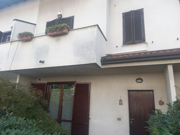 Casa/Villetta a schiera In Vendita