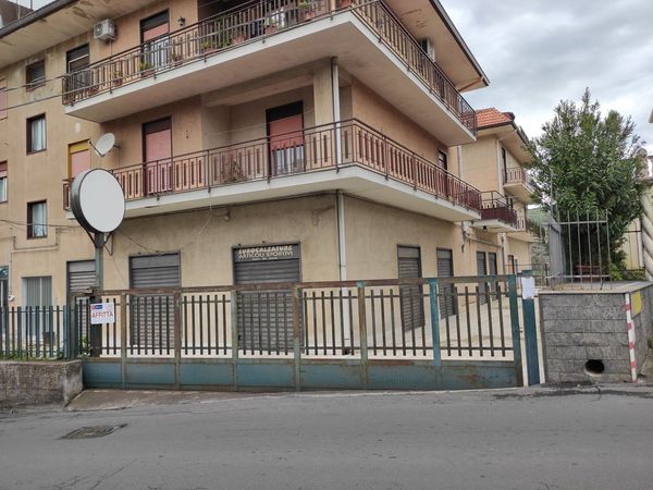 Locale In Affitto