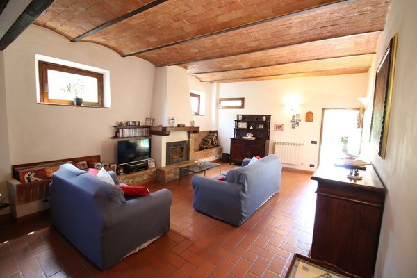 Casa di paese In Vendita